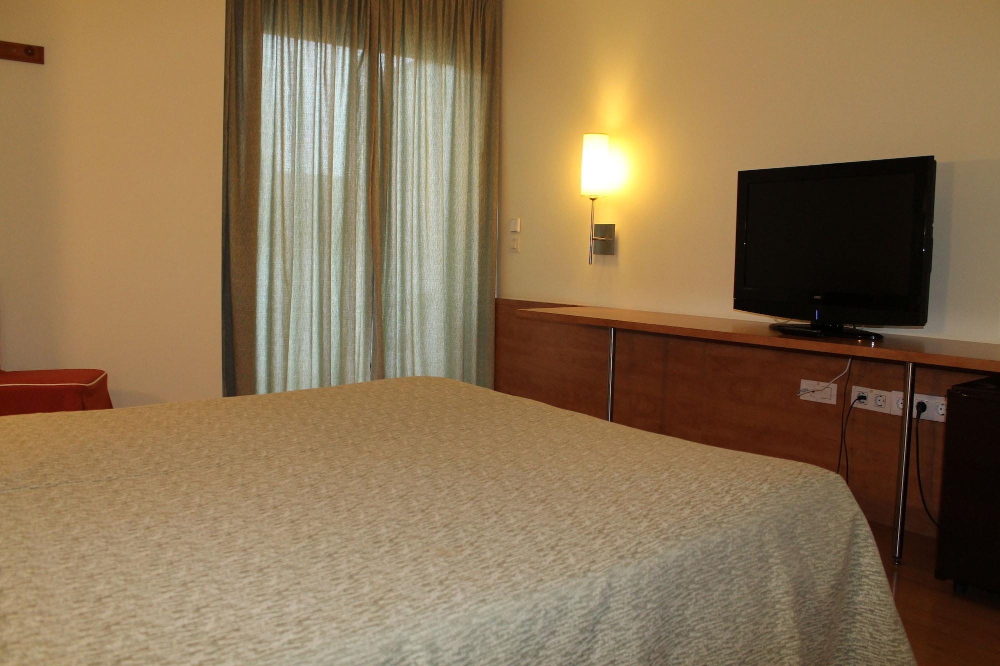 Hotel Flora Parc Castelldefels Exterior photo