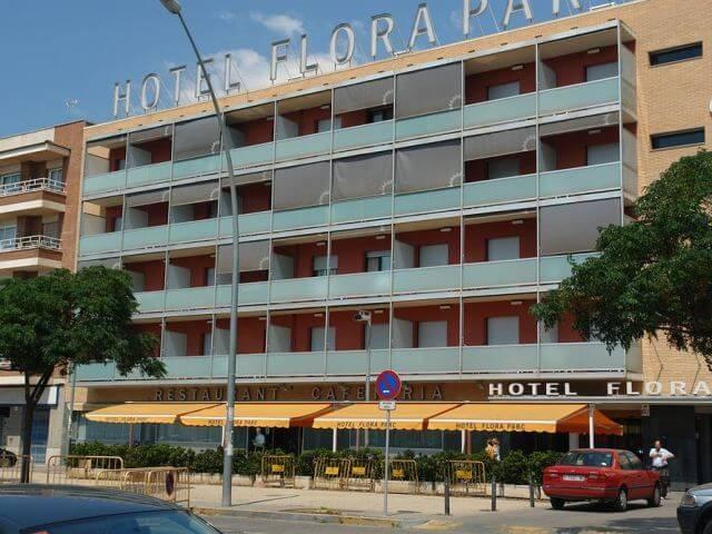 Hotel Flora Parc Castelldefels Exterior photo