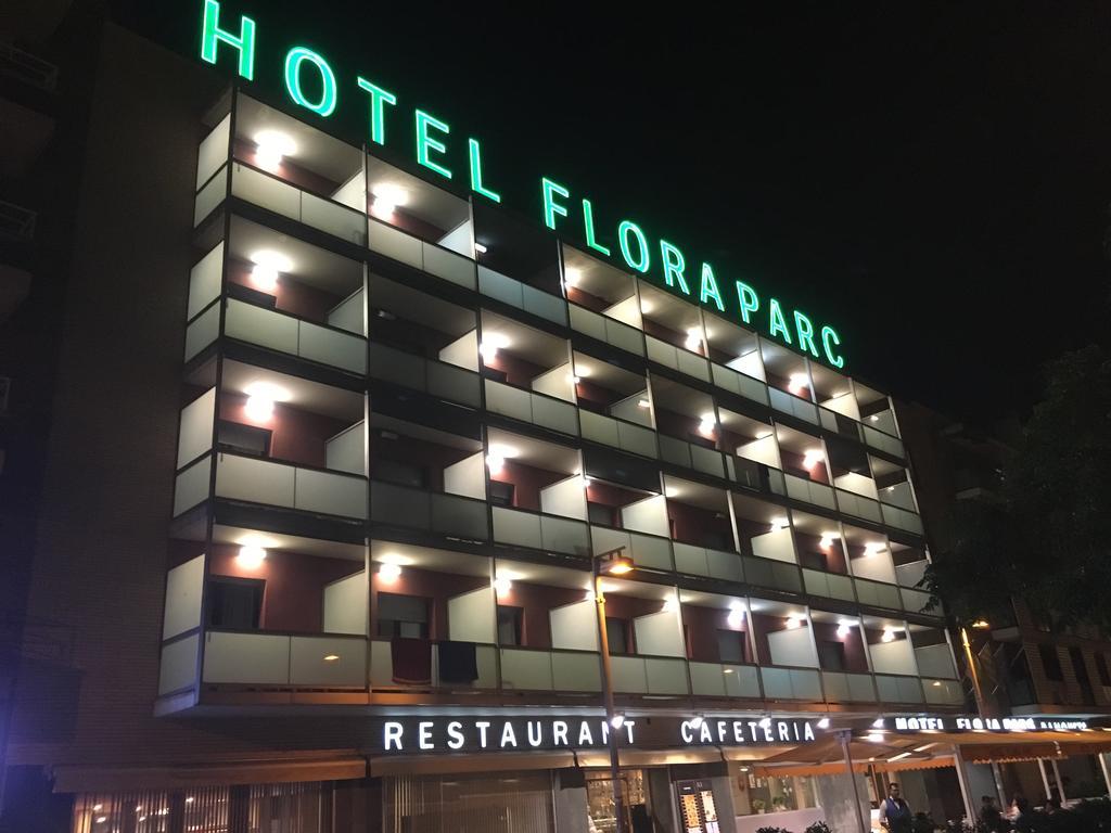 Hotel Flora Parc Castelldefels Exterior photo