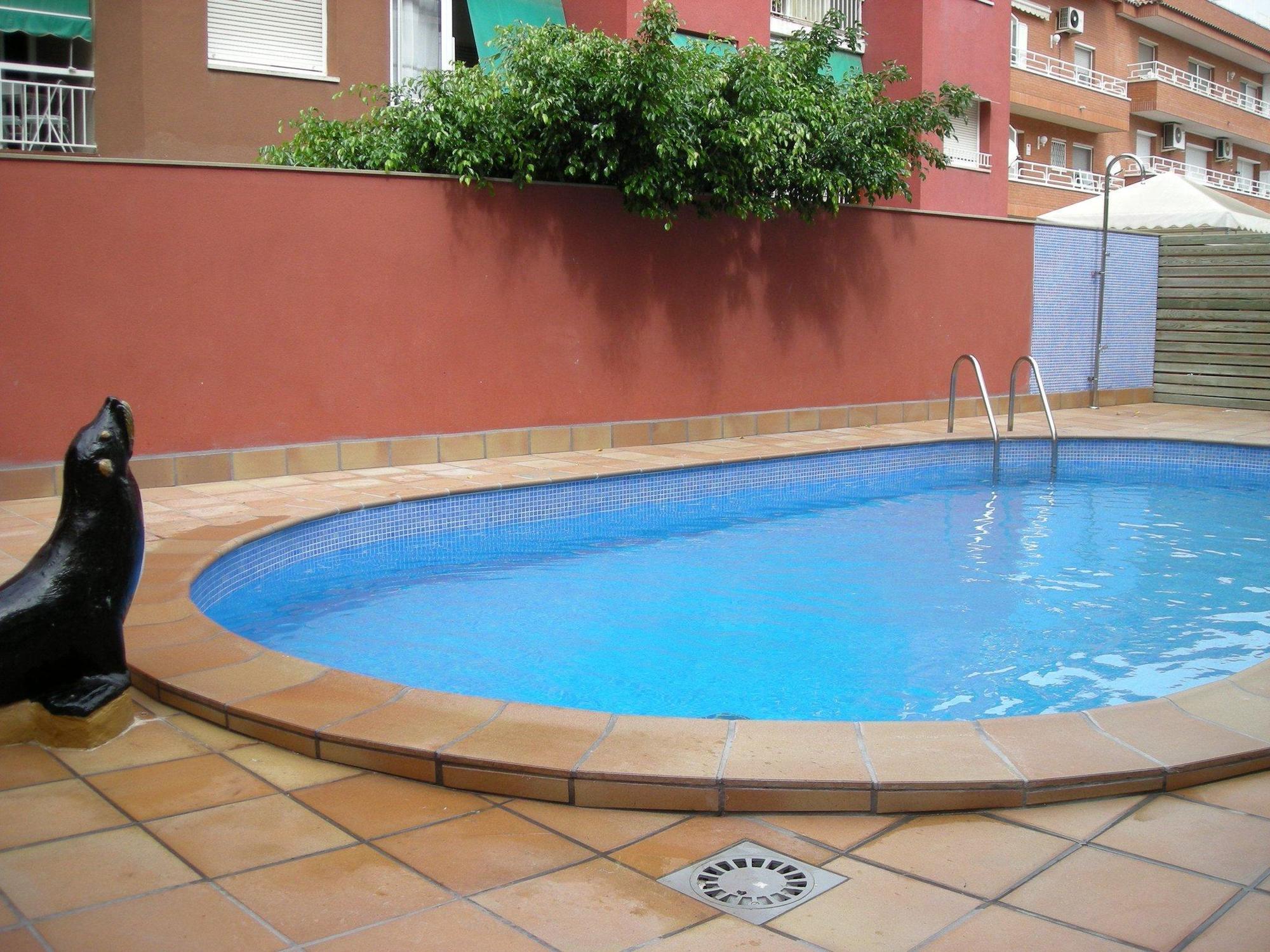Hotel Flora Parc Castelldefels Exterior photo