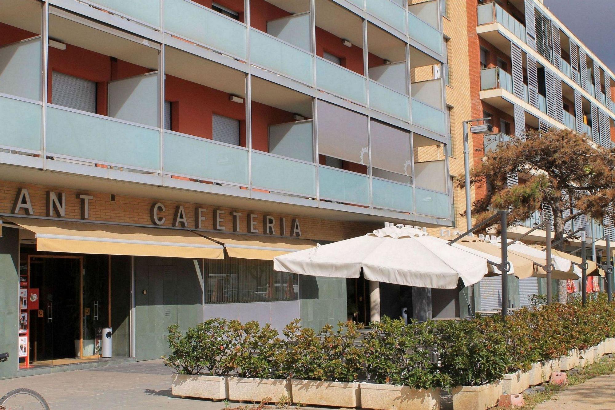 Hotel Flora Parc Castelldefels Exterior photo